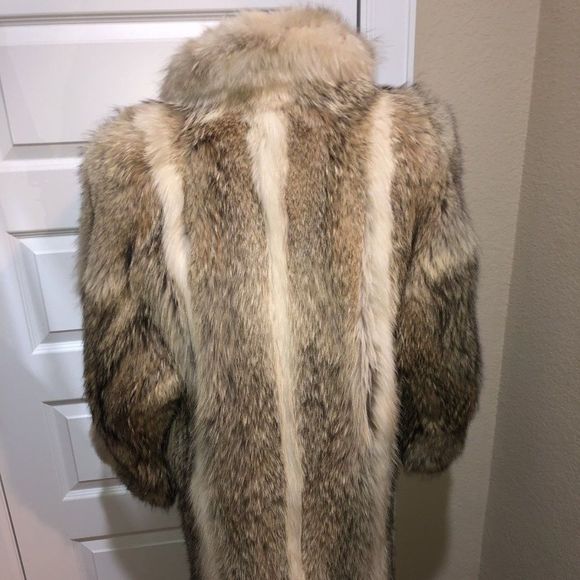 Long Real Coyote Fur Coat with Huge Collar - Picture 5 of 10